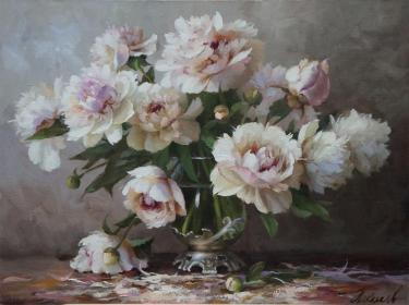 Пионы в серебрянной вазе Николаев Ю.В.